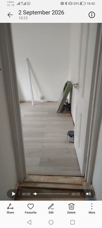 Room Credon Road in Greater London