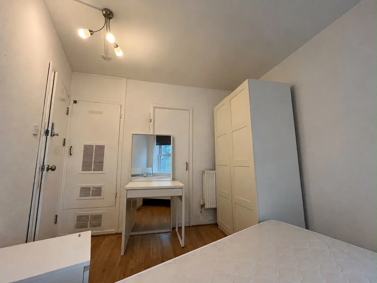 Room Rockingham Street in Greater London