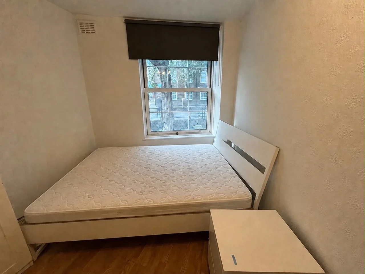 Room Rockingham Street in Greater London