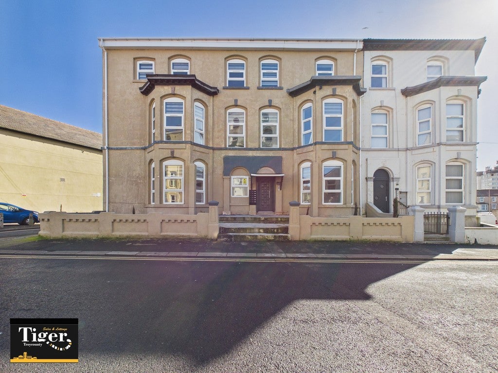 Flat Lansdowne Place in Blackpool