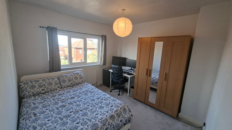 Room Brunswick Road in Leeds