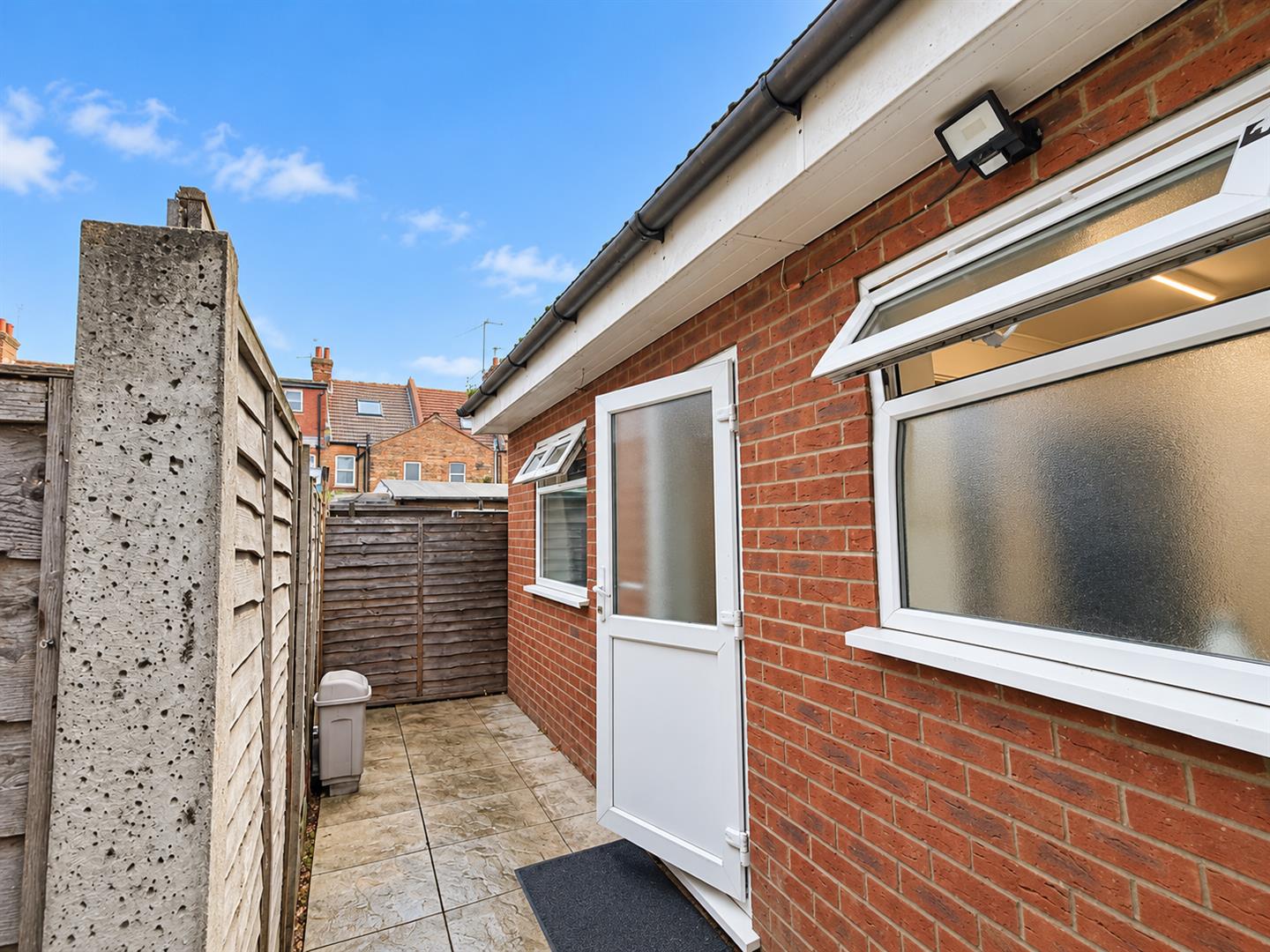 Flat Watling Avenue in Greater London