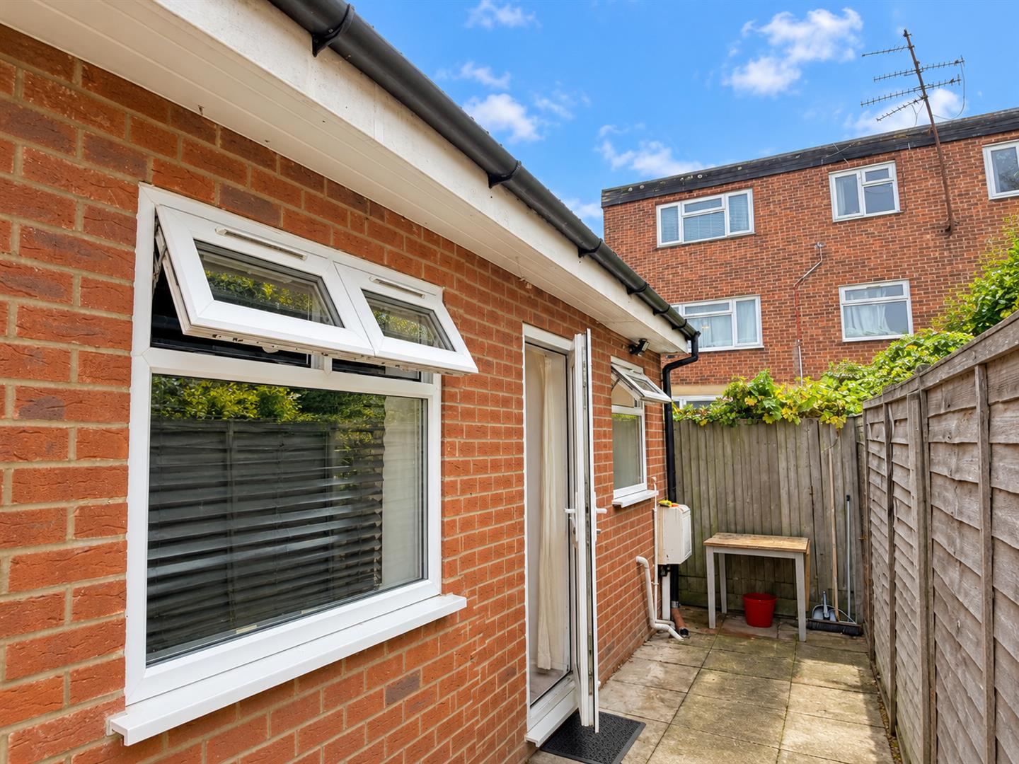 Flat Watling Avenue in Greater London