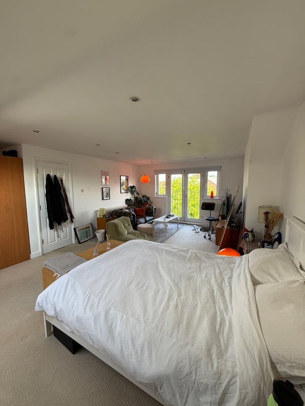 Room Mayford Road in Greater London