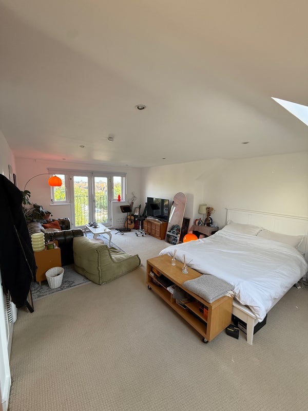 Room Mayford Road in Greater London