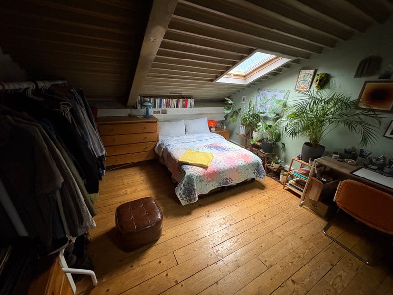 Room Catwalk Place in Greater London