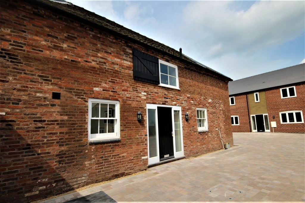 House Hamstall Close in Lichfield