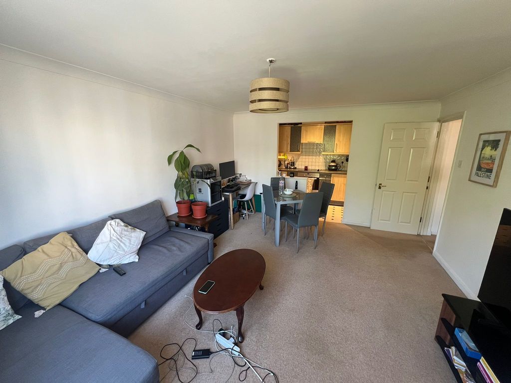 Flat Sopwith Way in Greater London