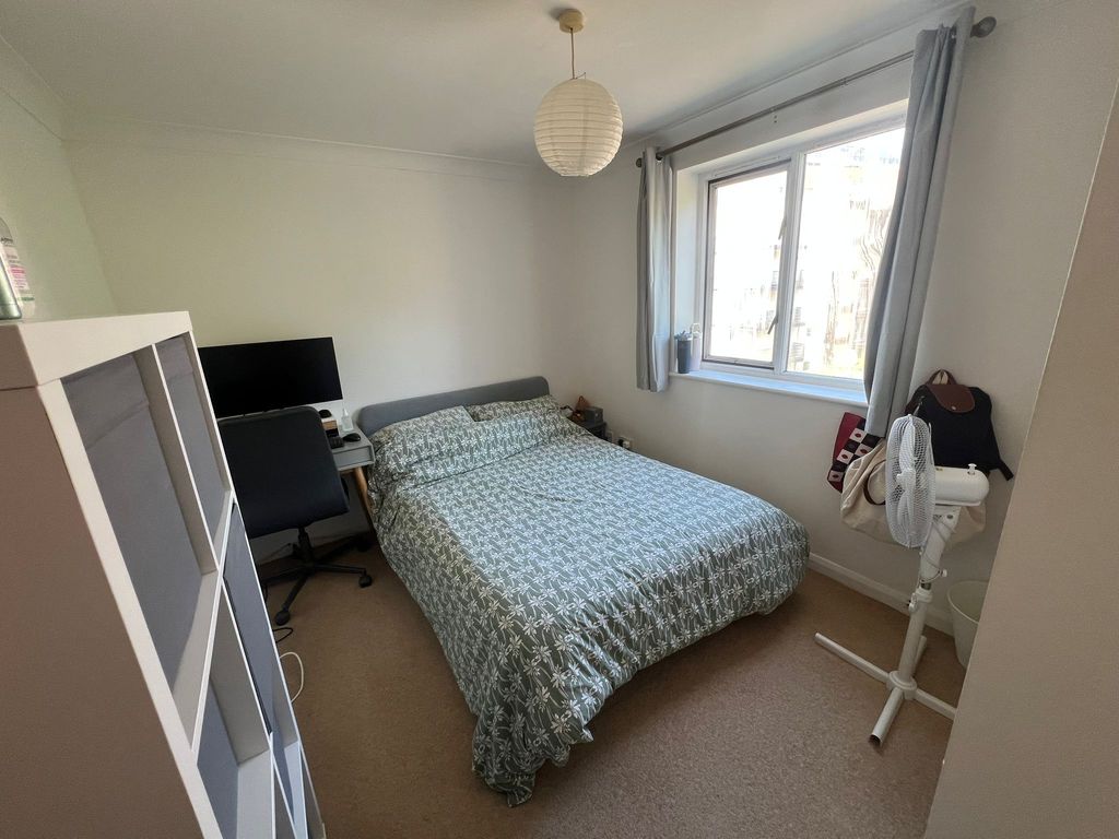 Flat Sopwith Way in Greater London