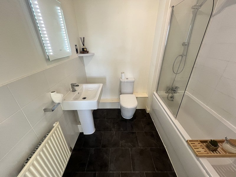 Flat Stedeham Road in Great Denham