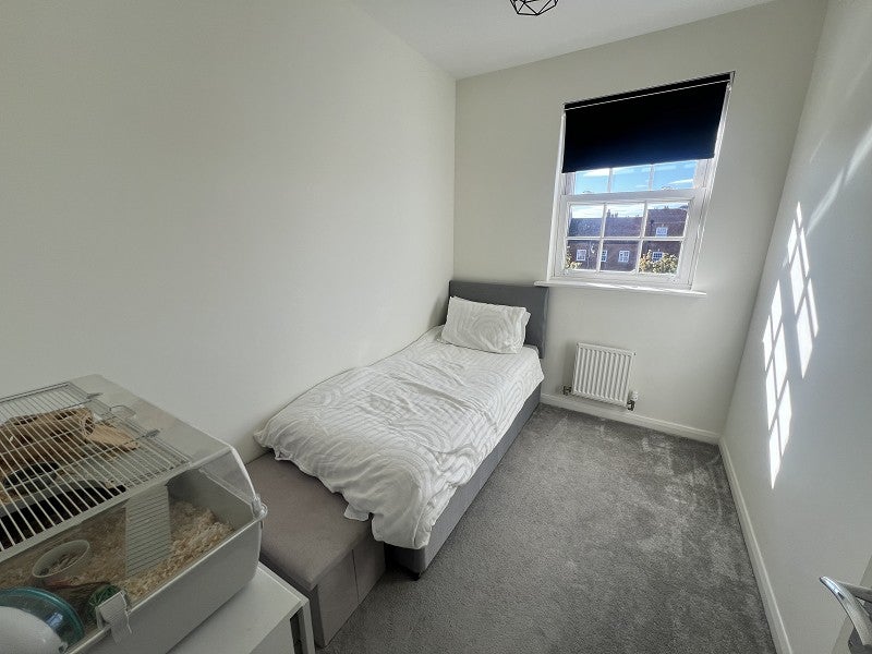 Flat Stedeham Road in Great Denham