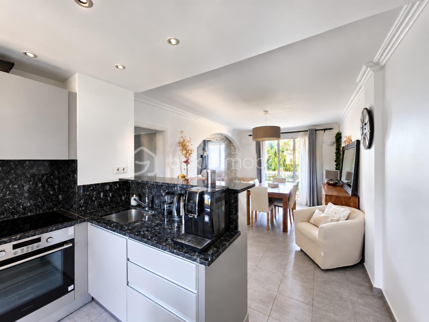 Flat Avenue Sainte-Marguerite in Nice