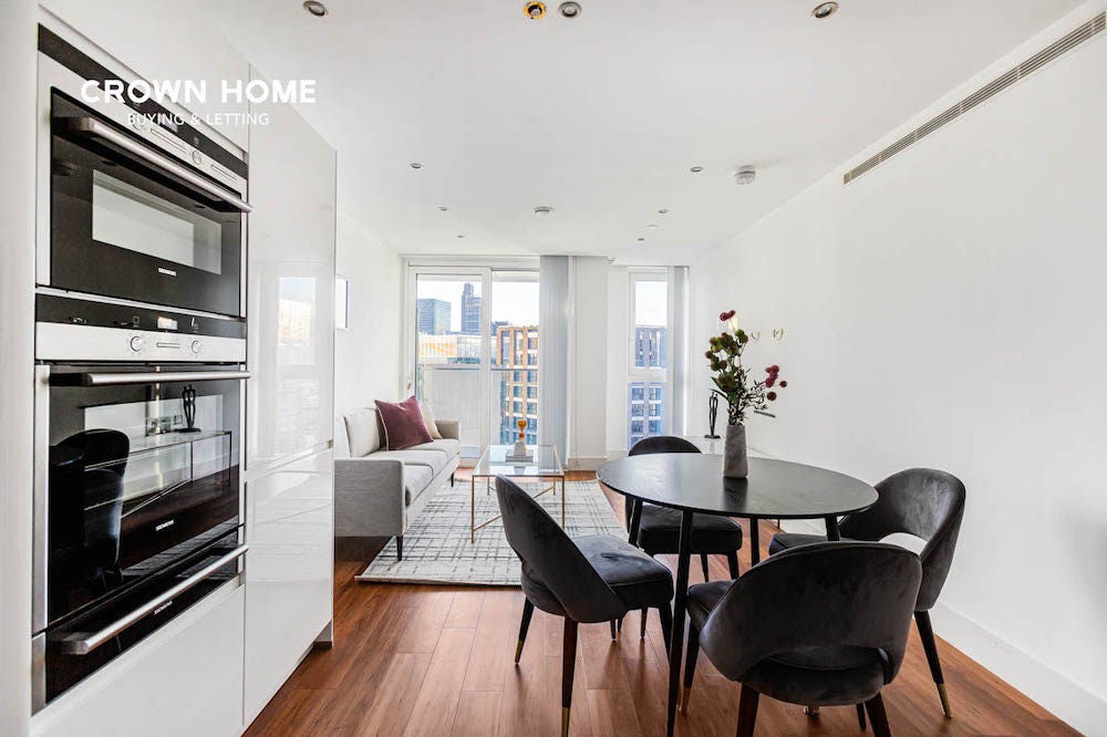 Flat Denmark Road in Greater London