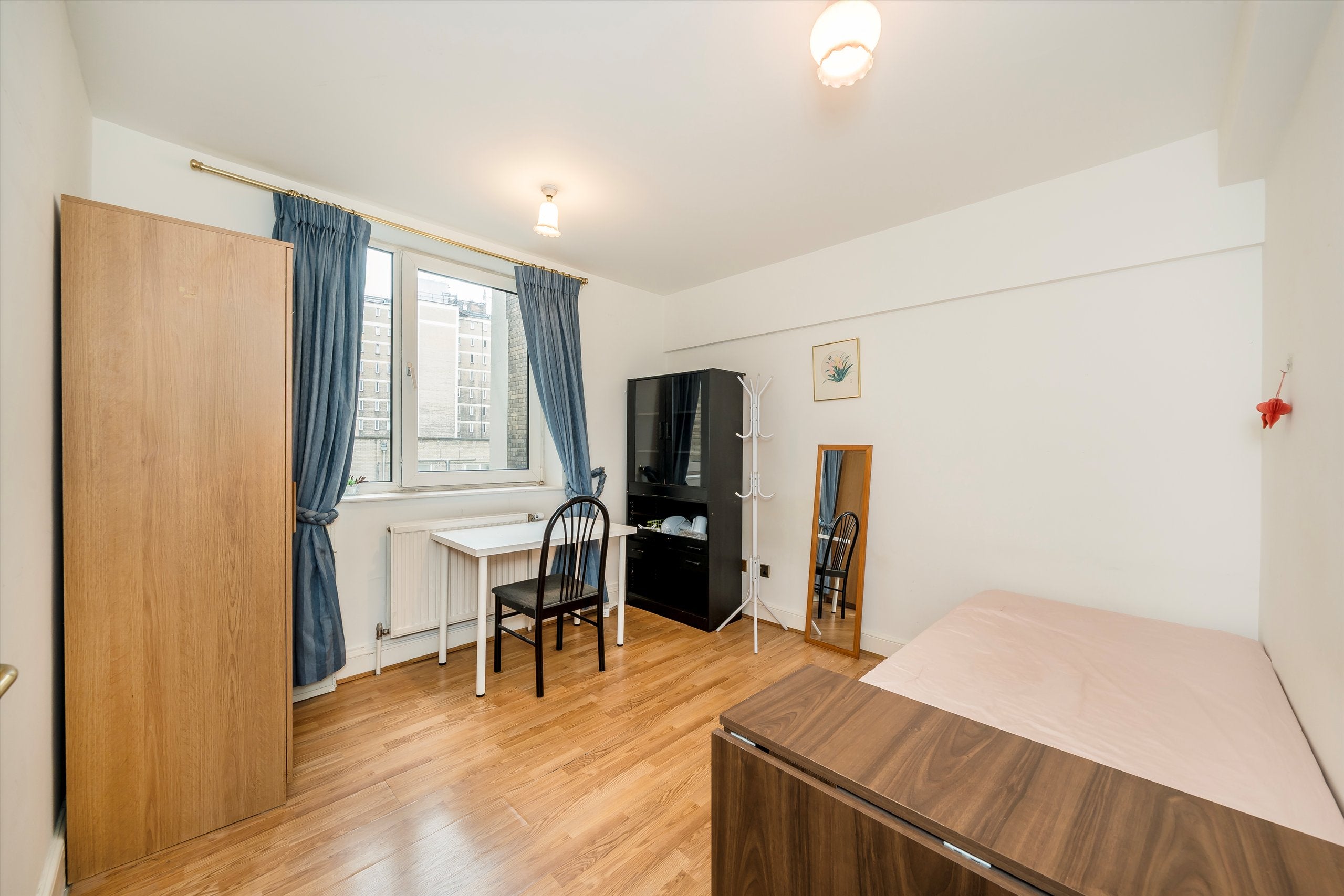 Flat Lucan Place in Greater London