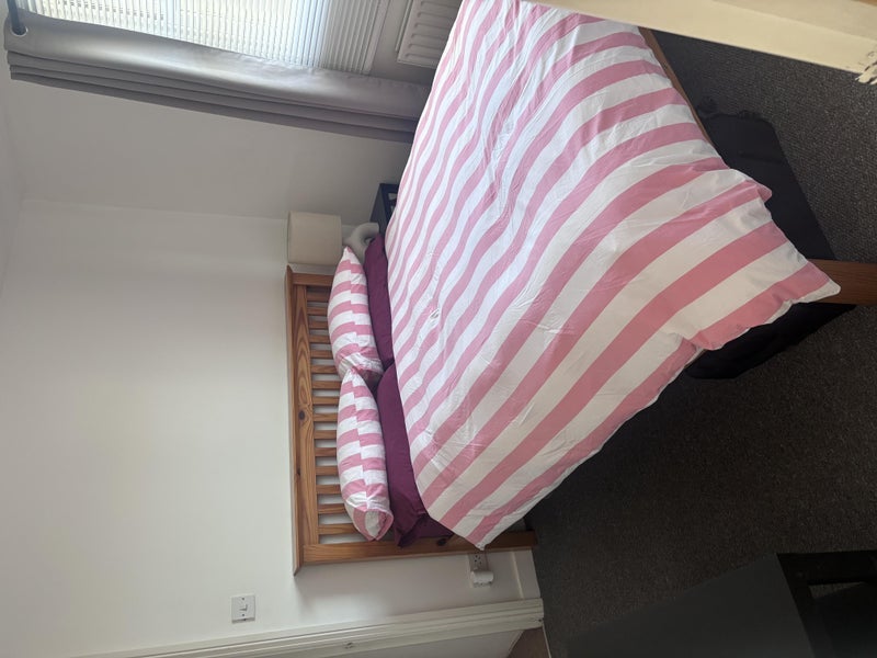 Room Inman Road in Greater London
