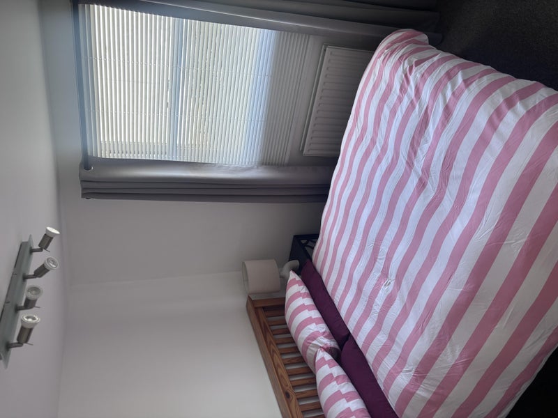 Room Inman Road in Greater London