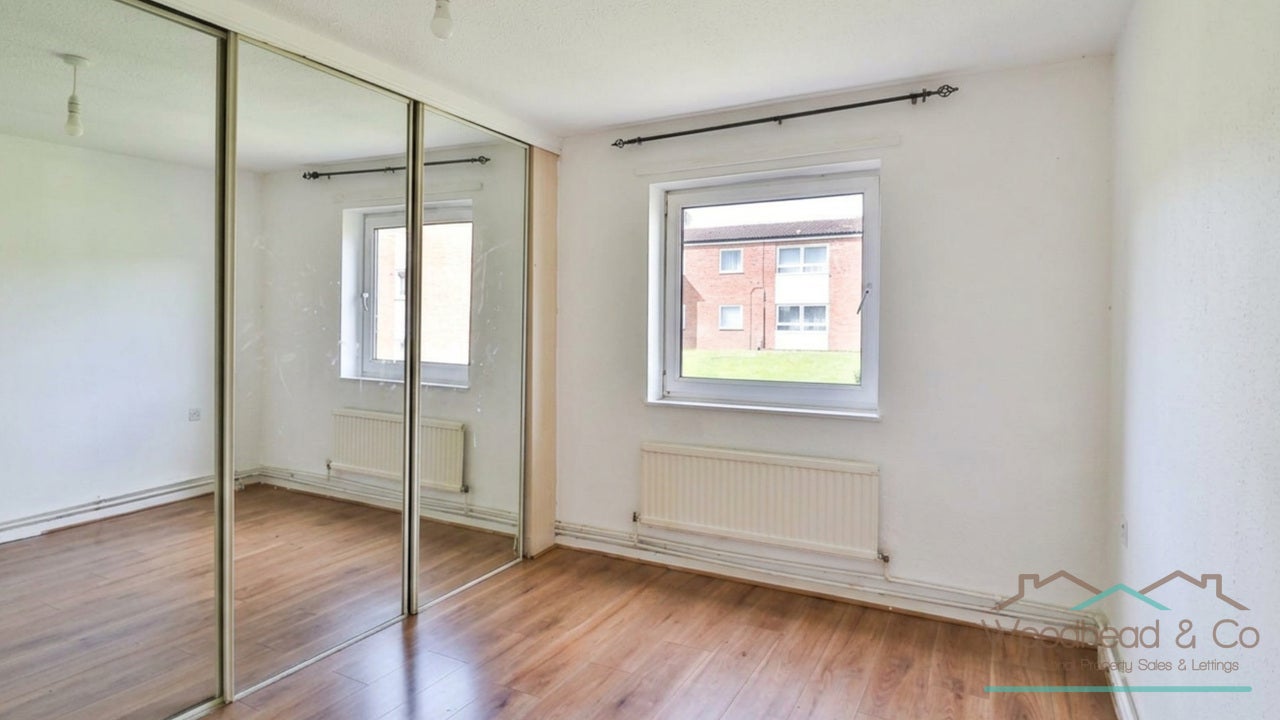 Flat Montague Crescent in Northampton