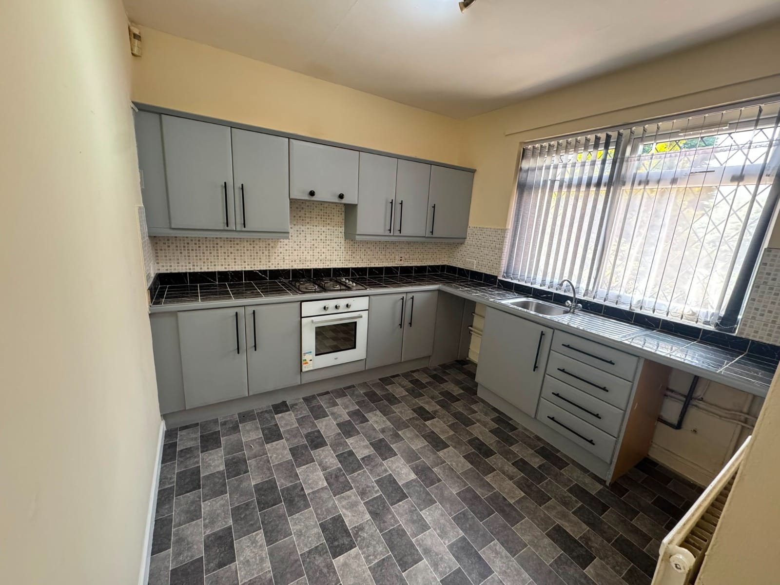 Flat Waterloo Road in Manchester