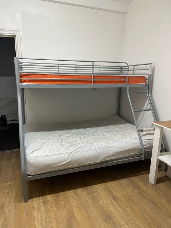 Room High Road in Greater London