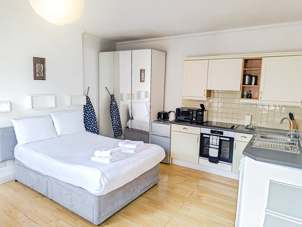 Flat Charleville Road in Greater London