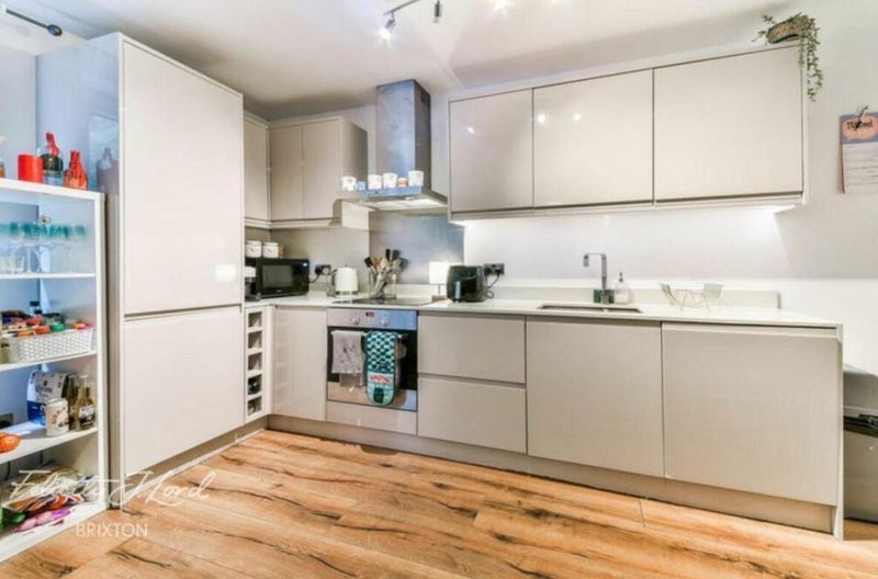 Room Upper Tulse Hill in Greater London
