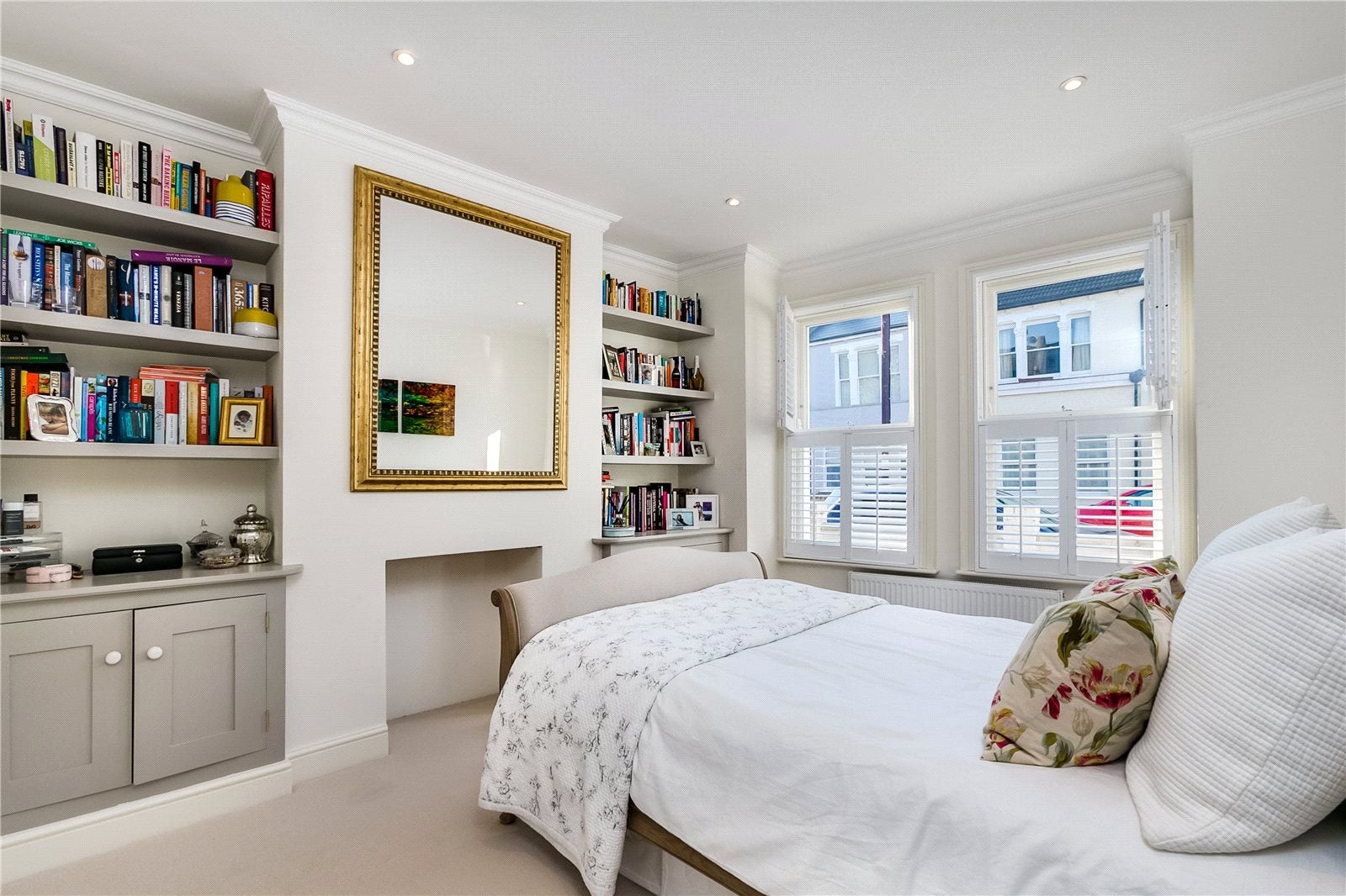 Flat Stephendale Road in Greater London