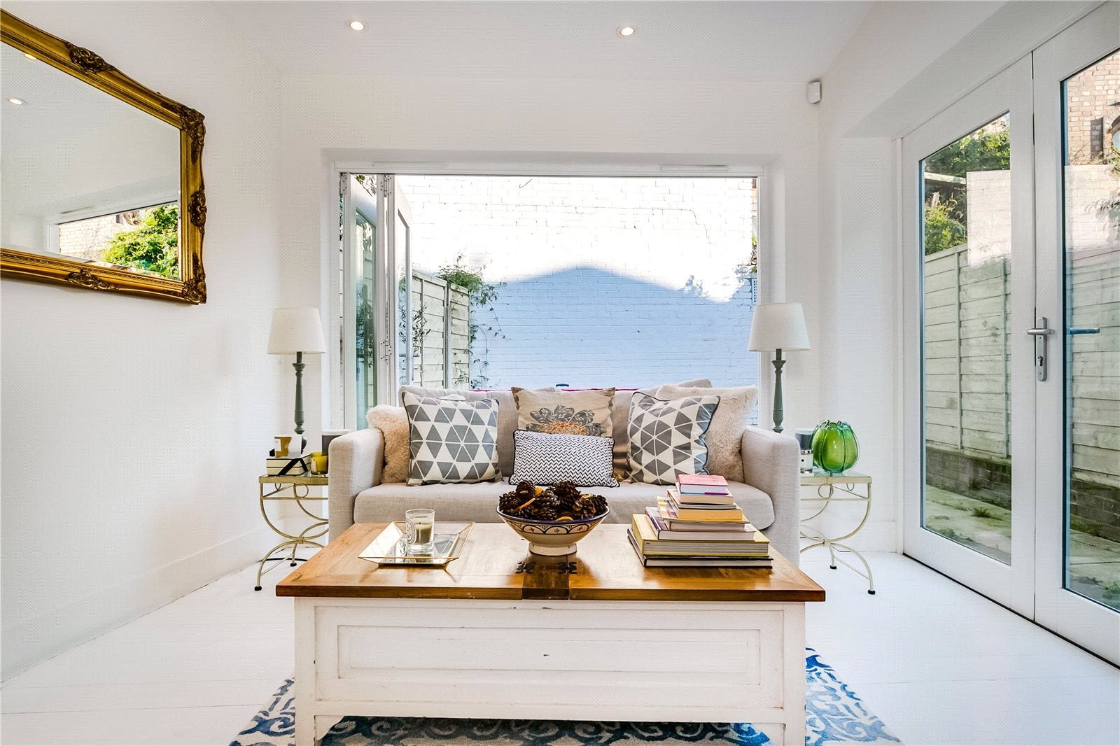 Flat Stephendale Road in Greater London