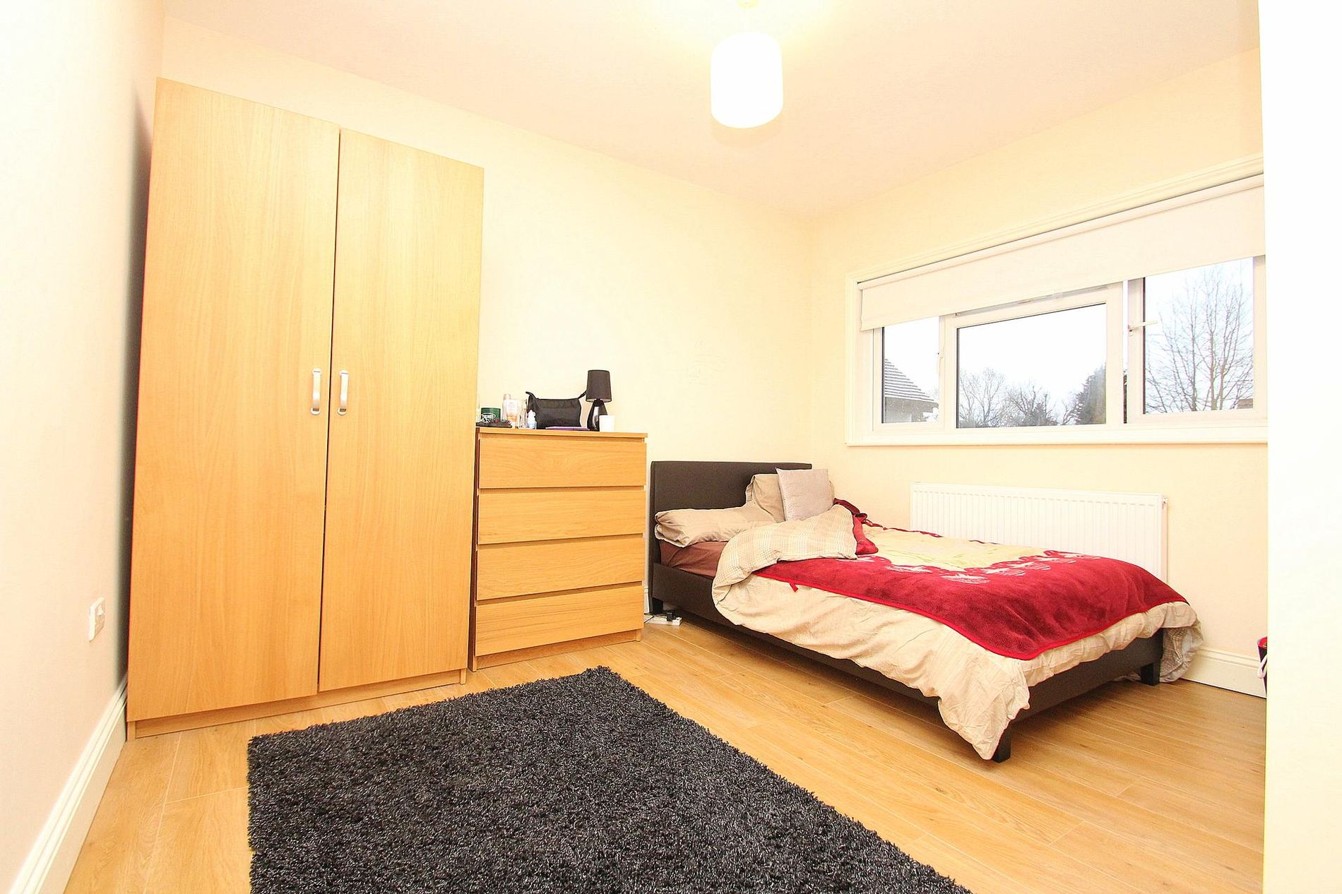 Flat Wellesley Avenue in Richings Park