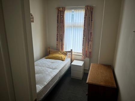 Flat Benjamin Road in Wrexham