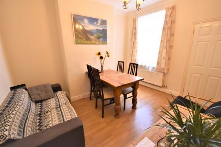 Flat Benjamin Road in Wrexham