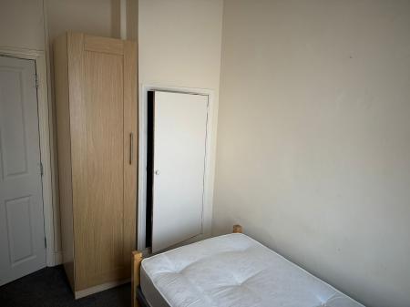 Flat Benjamin Road in Wrexham