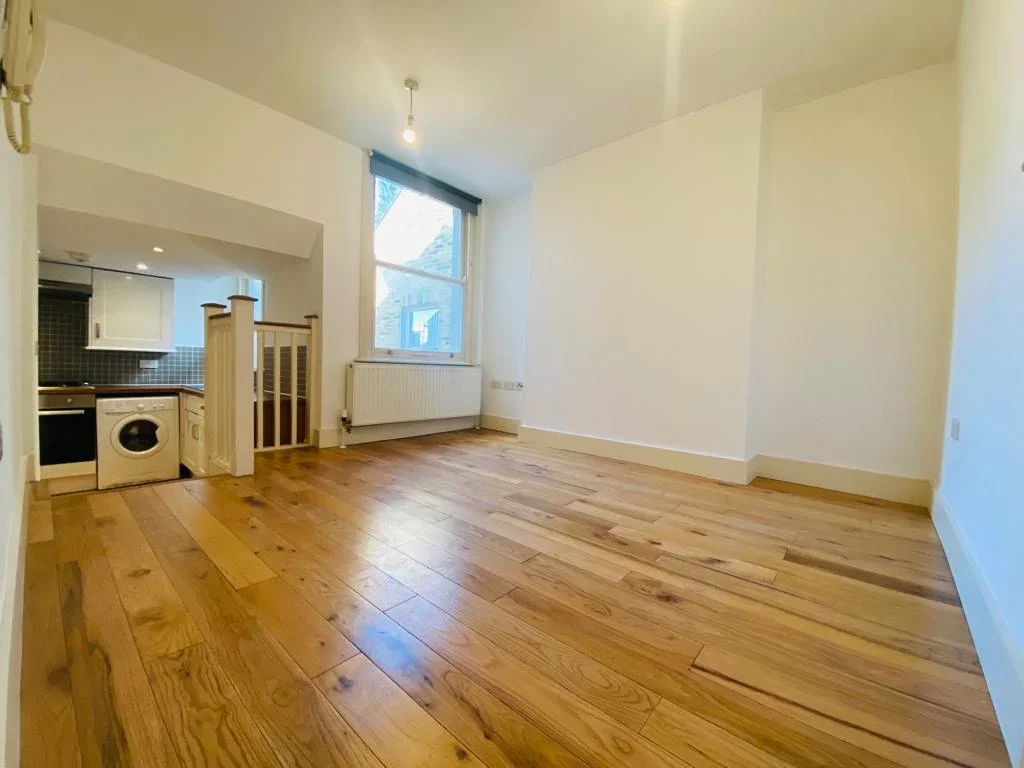 Flat Geldeston Road in Greater London