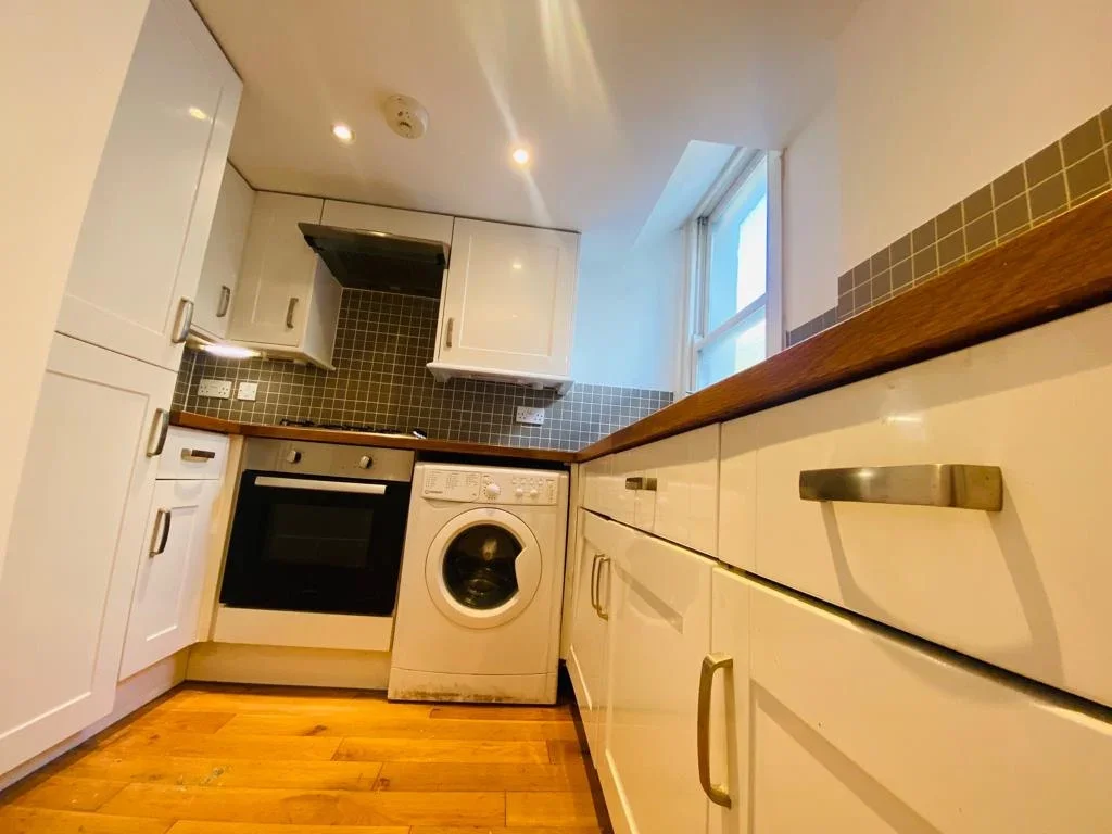 Flat Geldeston Road in Greater London