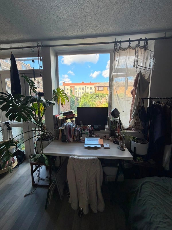 Room Roberta Street in Greater London