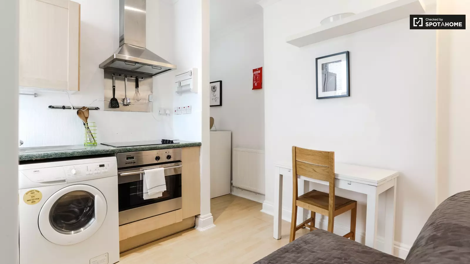 Flat Spring Street in City of Westminster