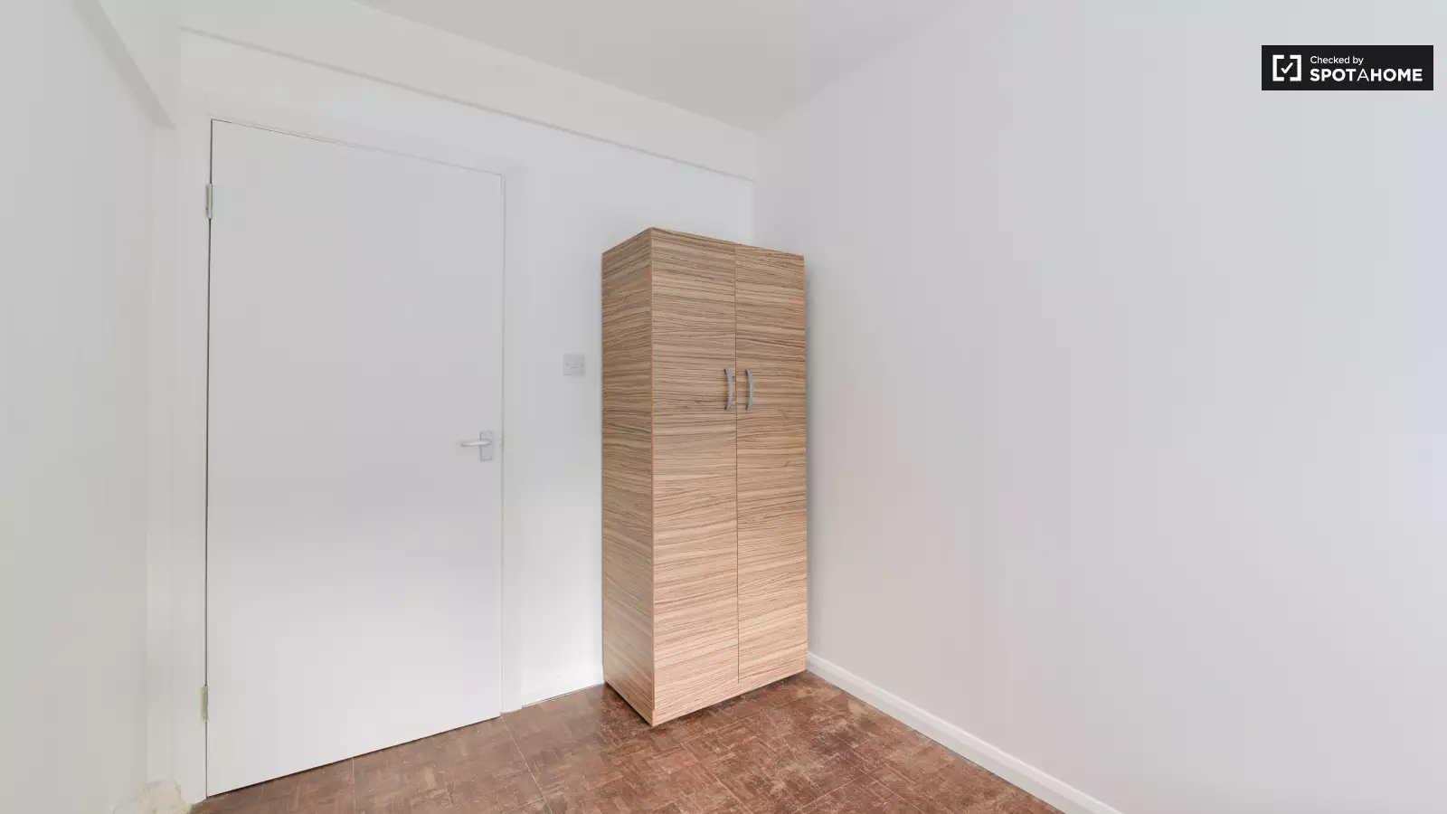 Flat Langton Road in Greater London