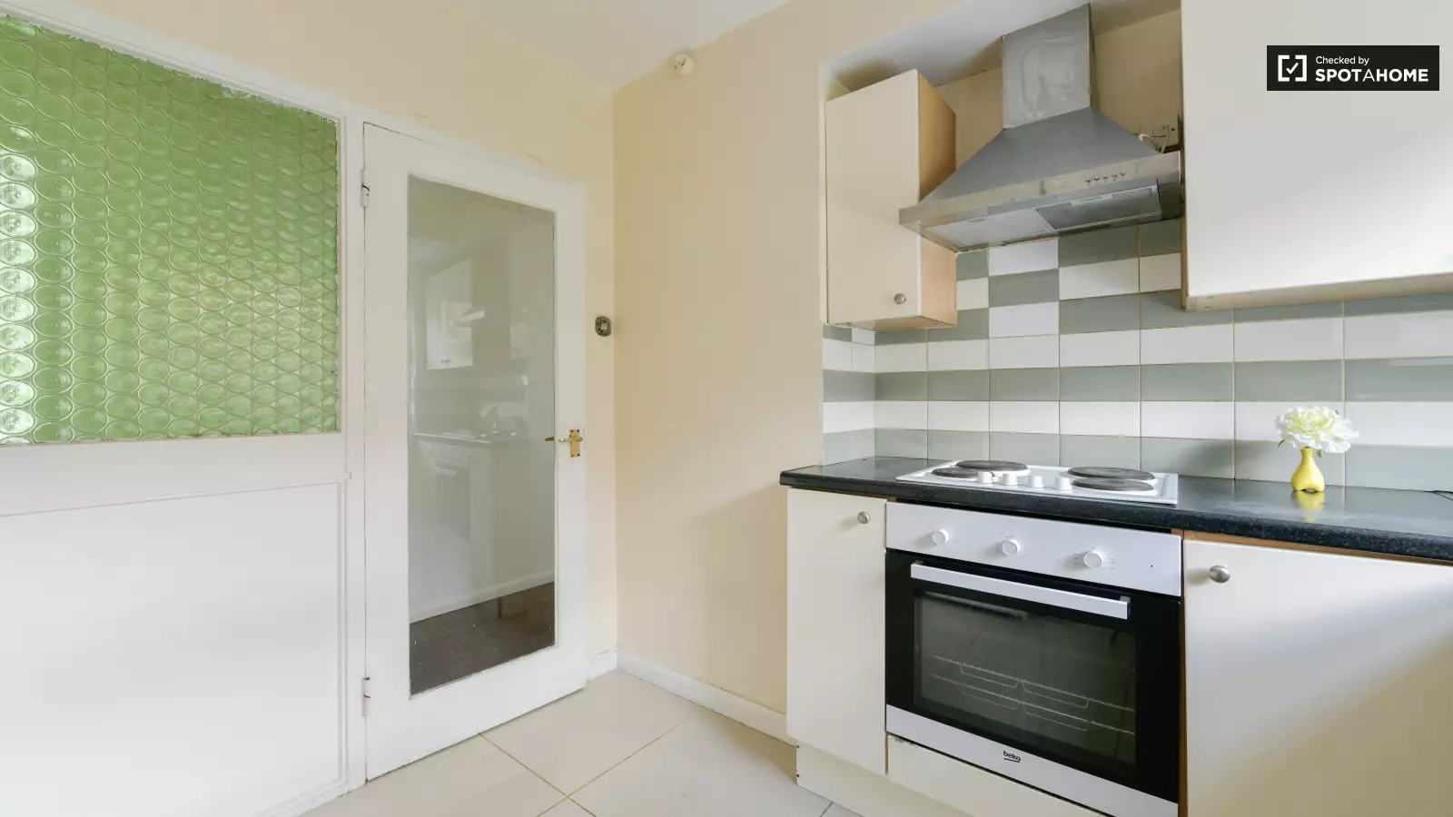 Flat Langton Road in Greater London
