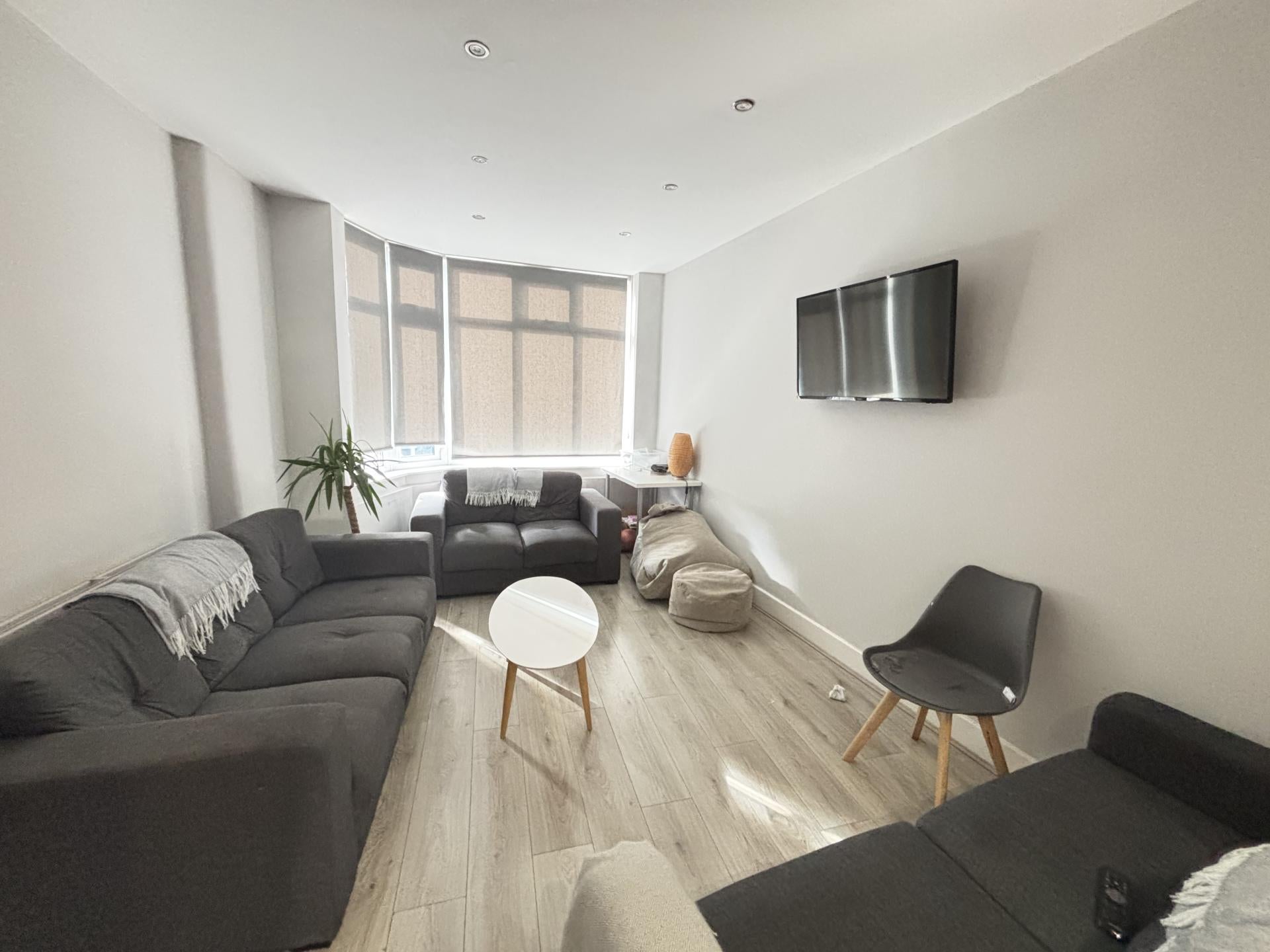 Flat St. Michael's Crescent in Leeds