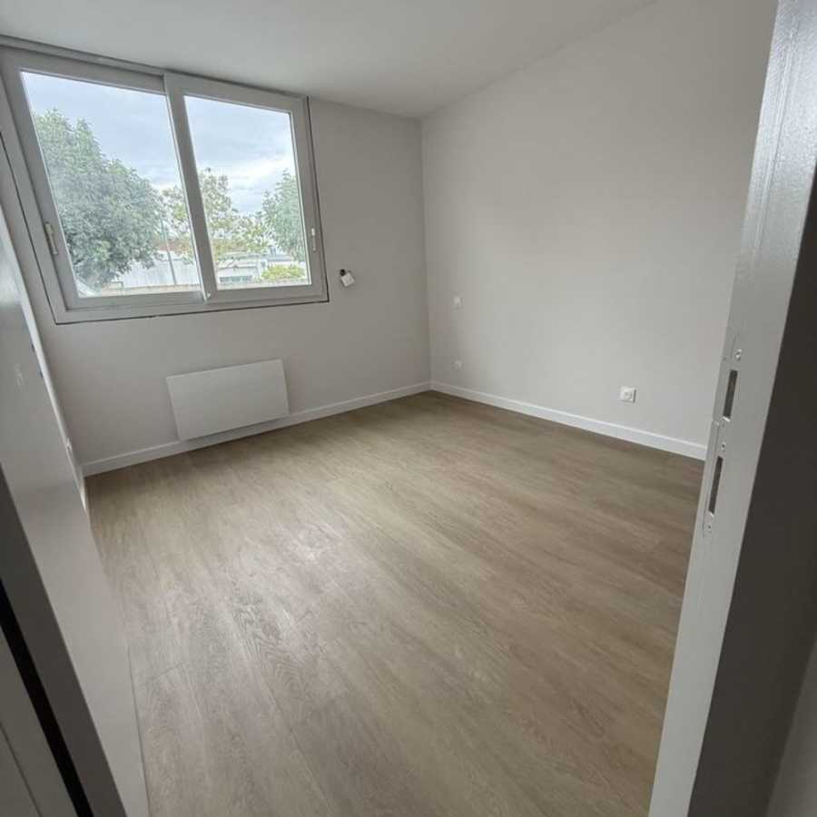 Flat Route de la Pyramide in Angers
