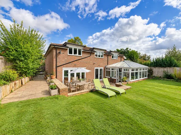 Flat Yardley Park Road in Tonbridge and Malling