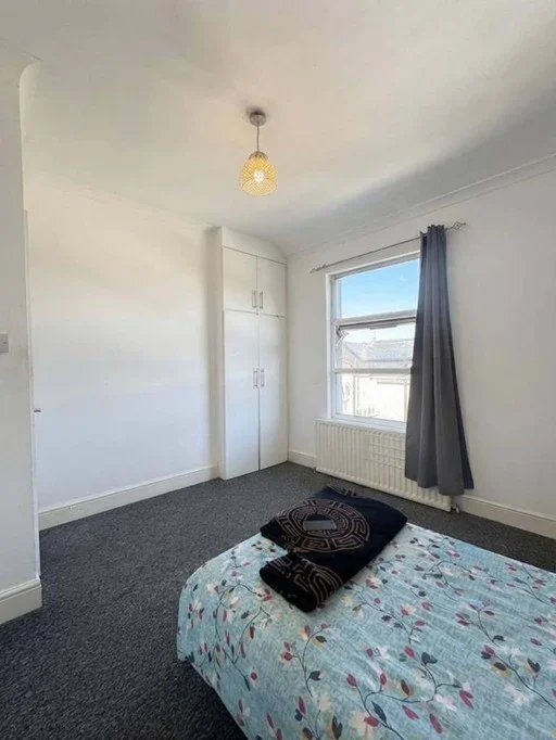 Room Heath Road in Greater London