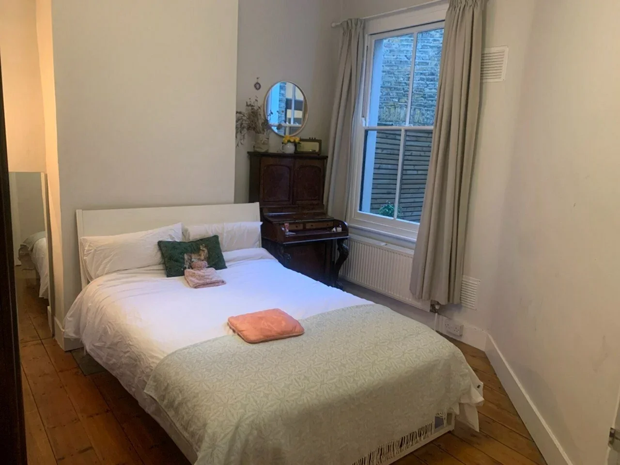 Flat Brunswick Road in Greater London