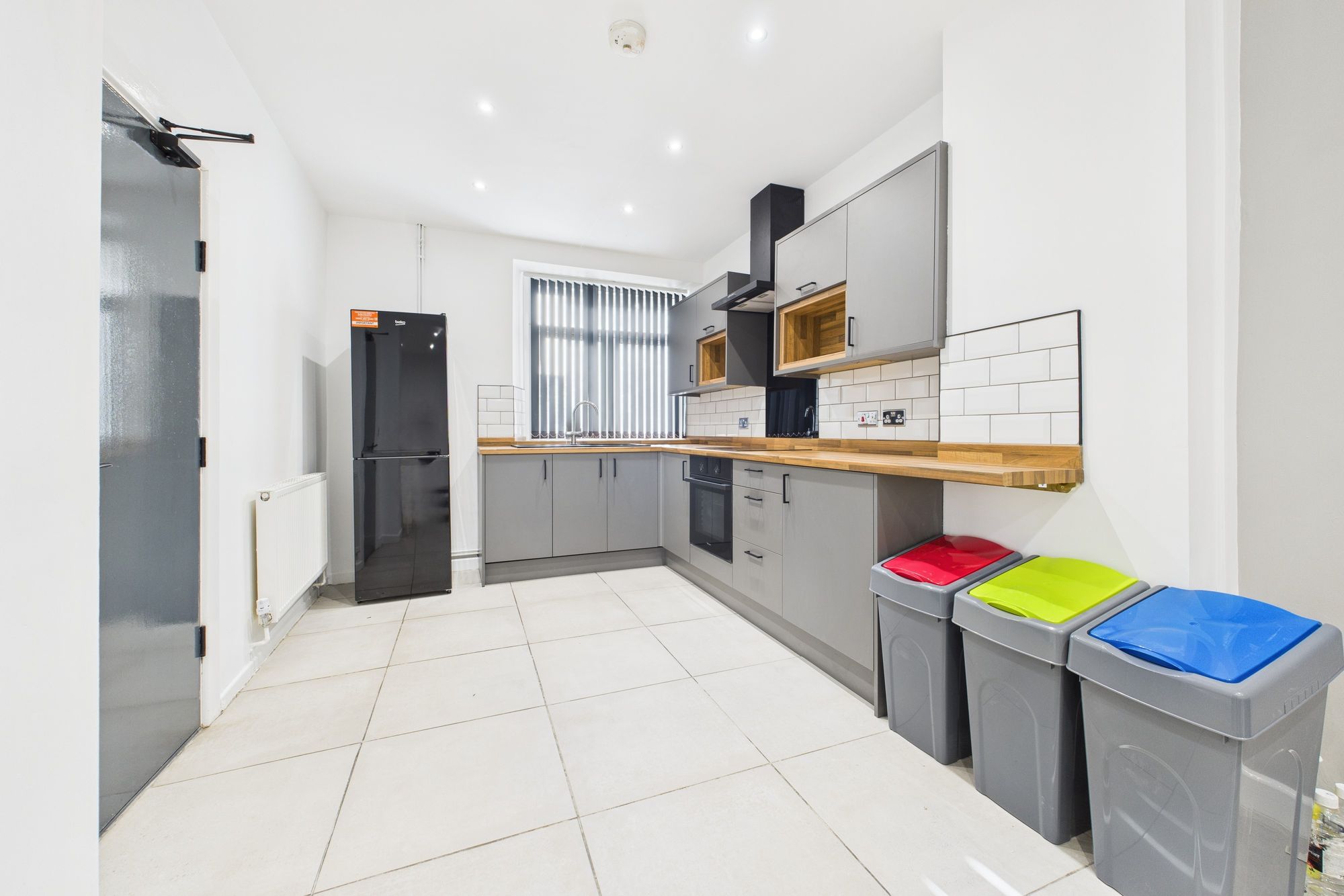 Flat Rhondda Street in Swansea