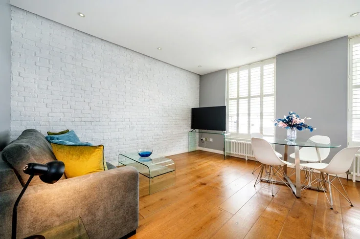 Flat Drury Lane in Greater London