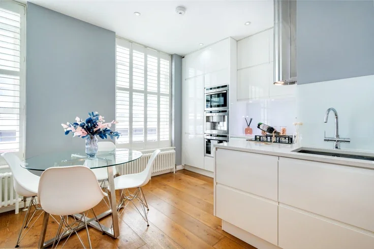 Flat Drury Lane in Greater London