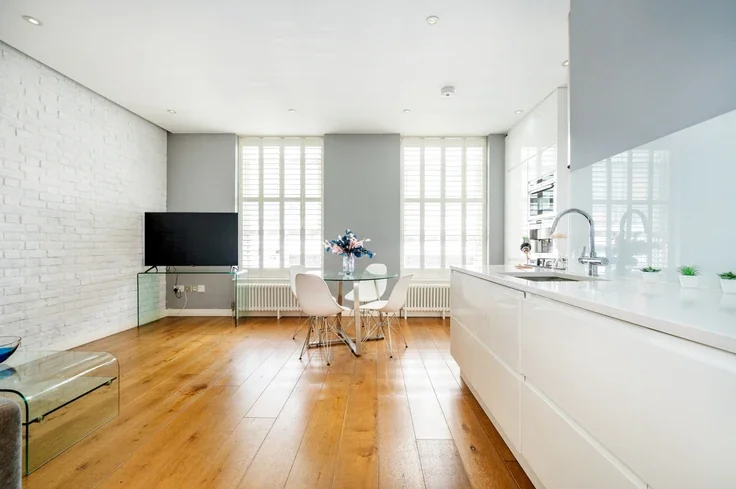 Flat Drury Lane in Greater London
