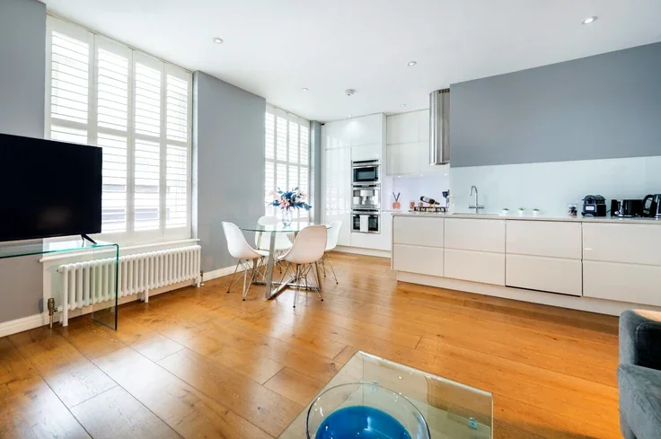 Flat Drury Lane in Greater London