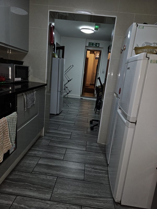 Room Wyndham Road in Greater London