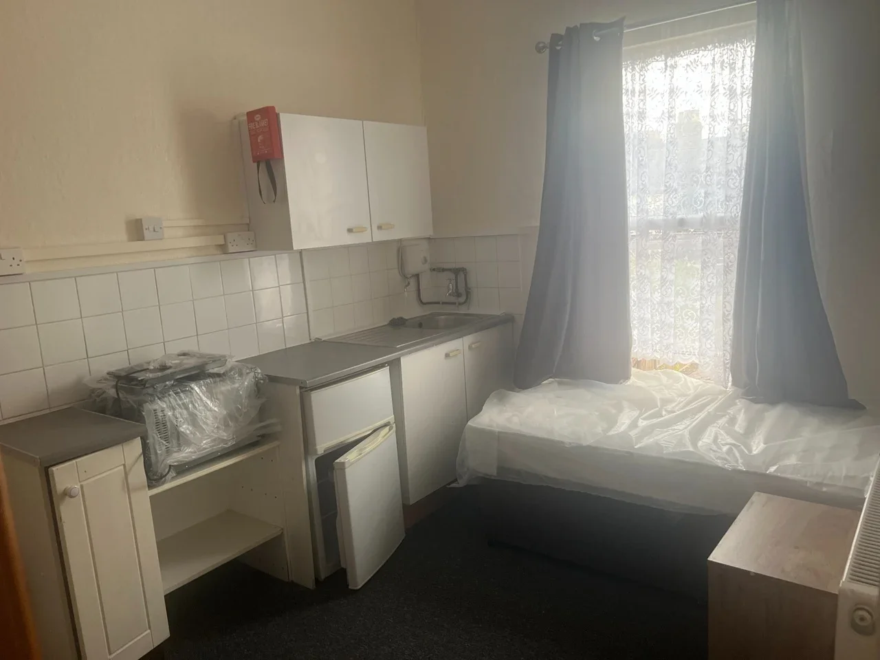 Room Parkside Road in Greater London