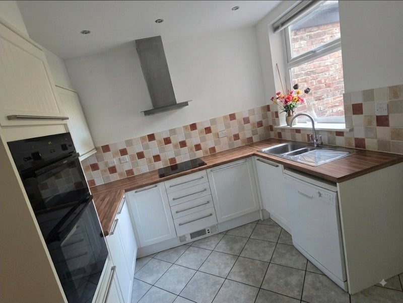 Room Heaton Road in Manchester